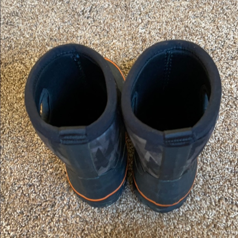 Snow boots